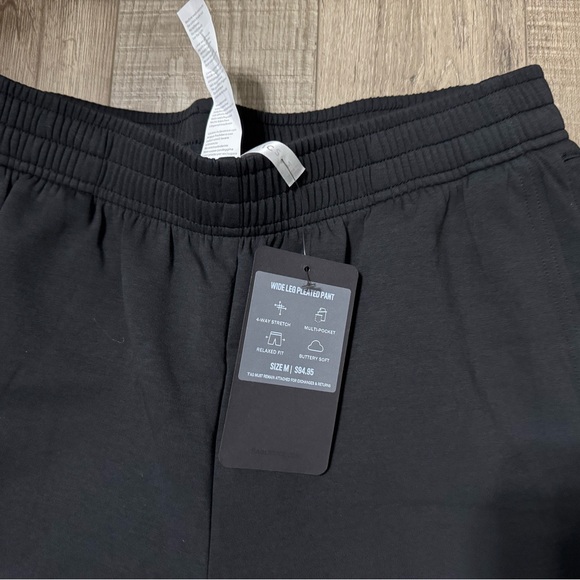 Fabletics Wide Leg Seamed Pant - NWT - Black - Medium - Picture 7 of 9